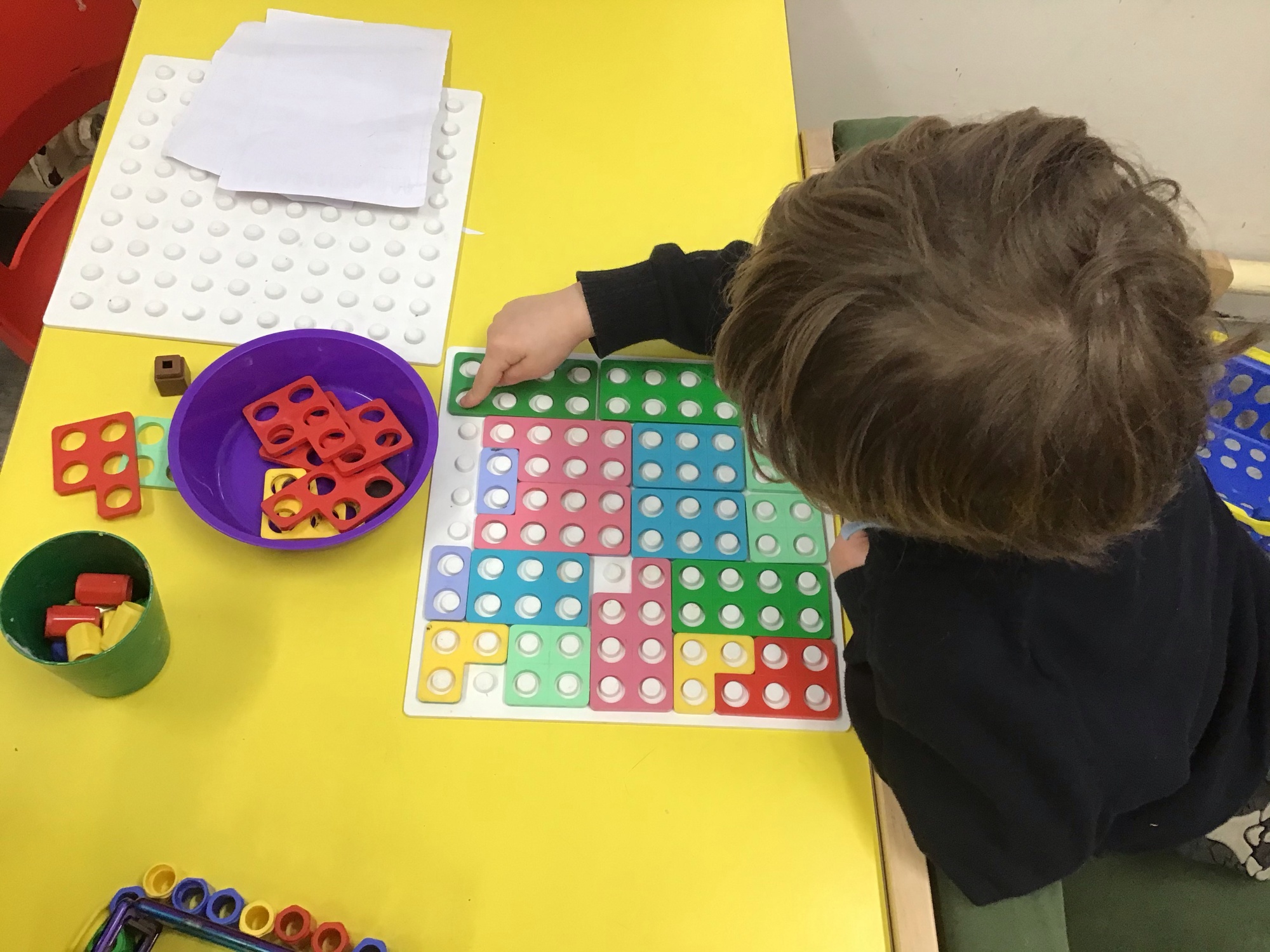 Child representing numbers